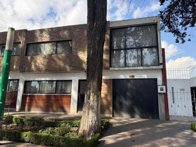 RENTA DE CASA CON USO DE SUELO FRENTE A CASA DE GOBIERNO EN TOLUCA