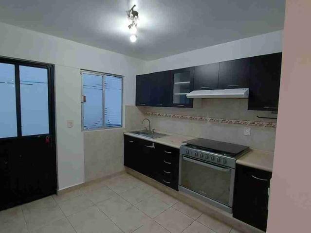 Renta de casa con calentador solar