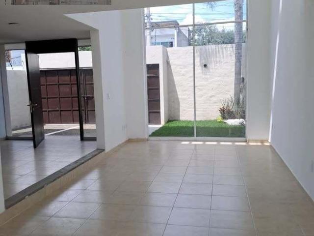 Renta de casa con excelente ubicaci?n