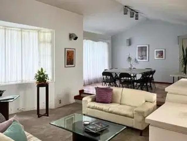 Renta De Casa Con Jardín Y Uso De Suelo Mixto En 1 Piso