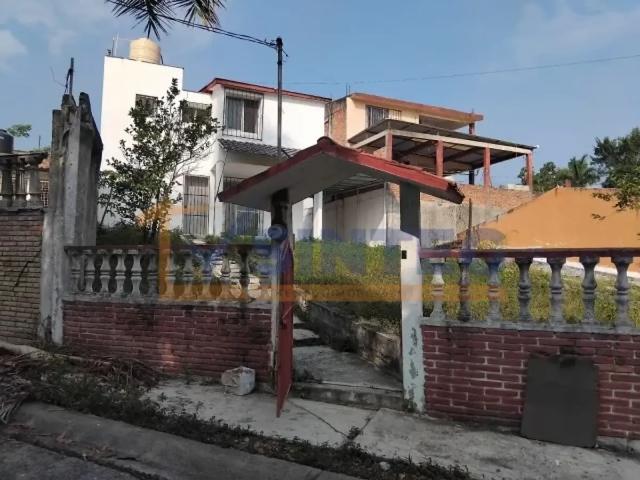 RENTA DE CASA DE DOS PLANTAS EN EL FRACCIONAMIENTO HERIBERTO KEHOE