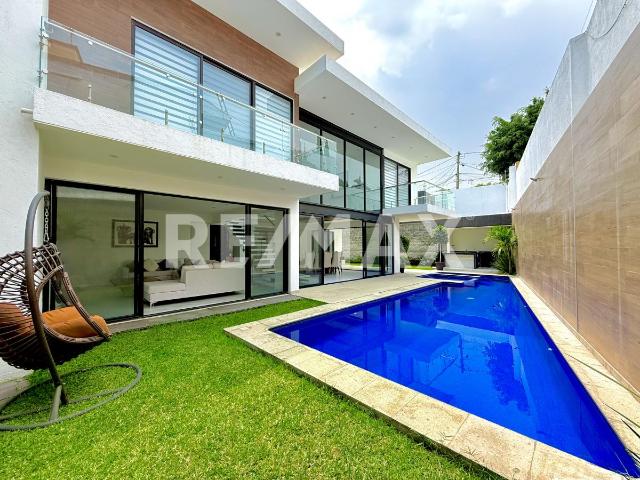 Renta de casa de lujo, Col. Jardines de Cuernavaca, Cuernavaca, Morelos. Clave 5749
