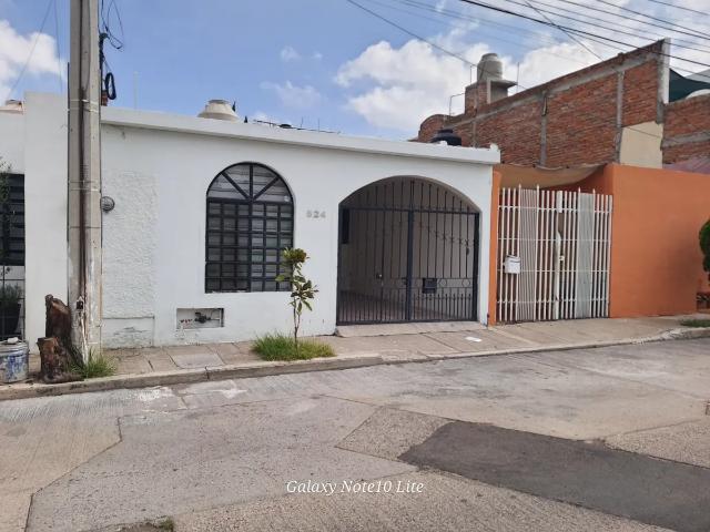 Renta de casa de una Planta, fracc Jardines Casanueva a un costado de Casa Blanca