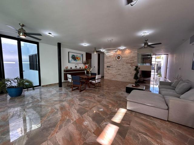 Renta de casa de 4 Habitaciones en Montebello Amueblado y paneles solares