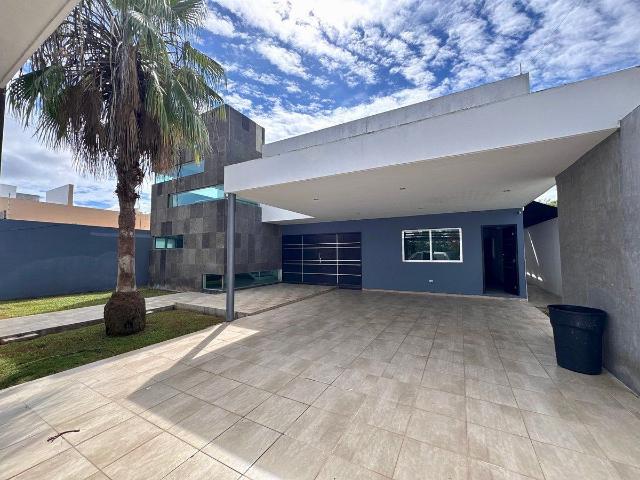 RENTA DE CASA EN MONTEBELLO, MÉRIDA YUC. ENTREGA INMEDIATA