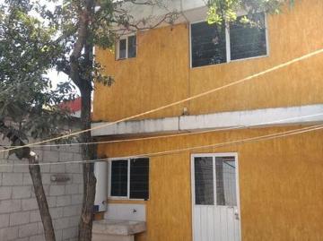RENTA DE CASA EN CASA BLANCA A DOS CALLES DE PERIFERICO FRENTE A FL