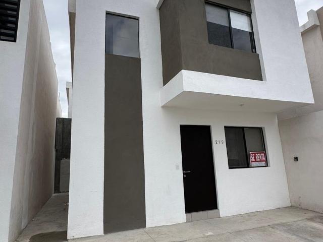Renta de Casa en Céntrika Huinalá, Apodaca, con Jardín y Seguridad