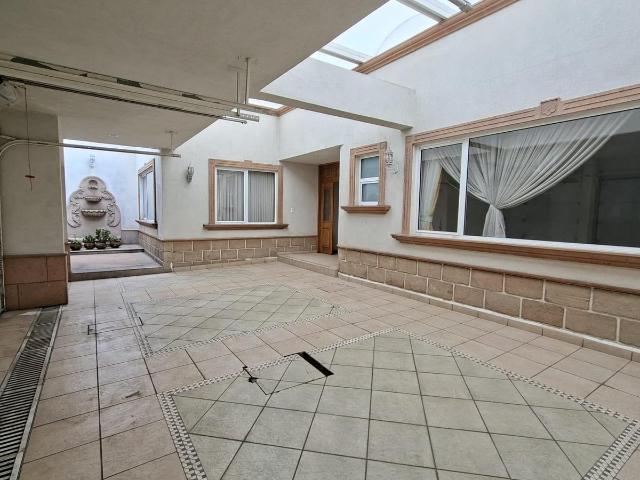 RENTA DE CASA EN COL. CIPRES TOLUCA