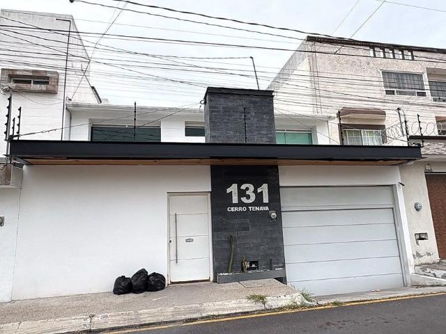 RENTA DE CASA EN COLINAS DEL CIMATARIO oficina a puerta cerrada