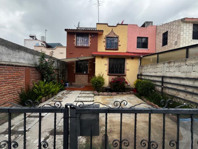 Renta de casa en Fracc Los Prismas recámara abajo