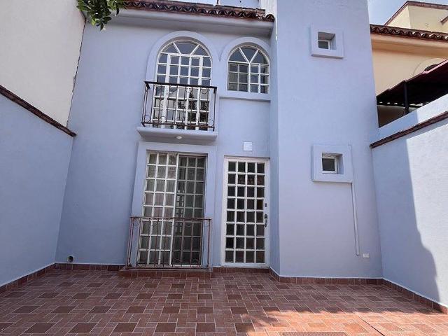 RENTA DE CASA EN LAS BRISAS SIN MUEBLES