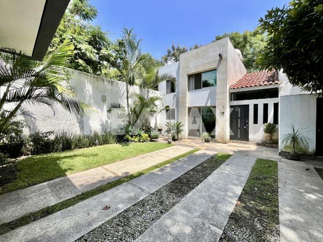 Renta de casa en Lomas de Vista Hermosa, Col. Vista Hermosa Cuernavaca. Clave 5860