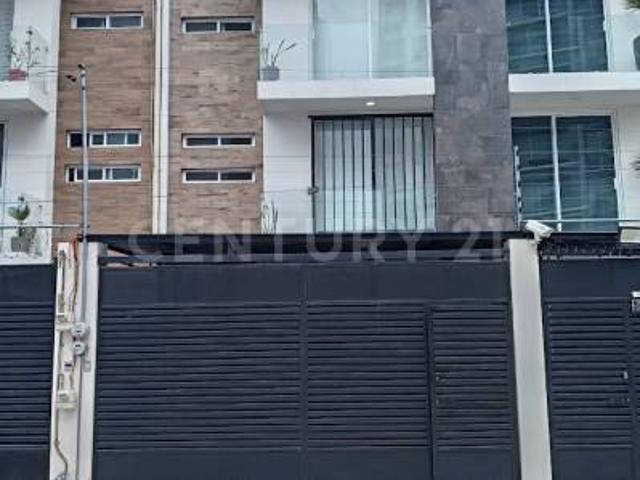 RENTA DE CASA EN PUEBLA AMUEBLADA EN JARDINES DE SAN MANUEL.