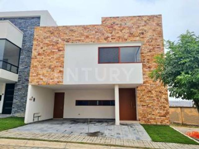Renta de Casa en Parque Anáhuac de 3 recámaras con roof y jardin