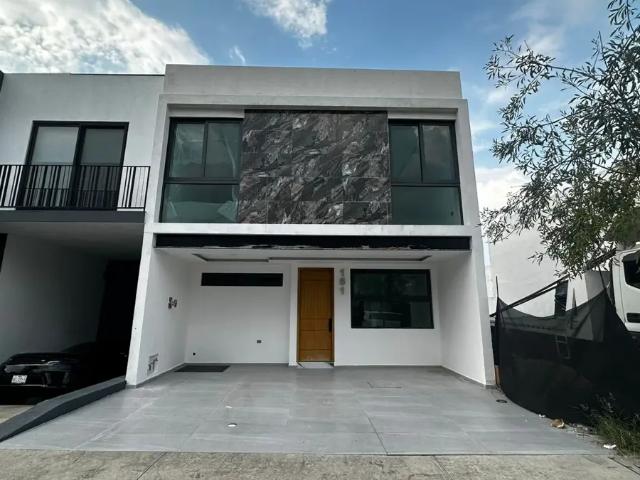 Renta de Casa en Solares, Coto Altanza