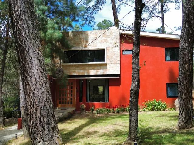 Renta de Casa en Tapalpa, Jalisco: Cabaña con Jardín Amplio