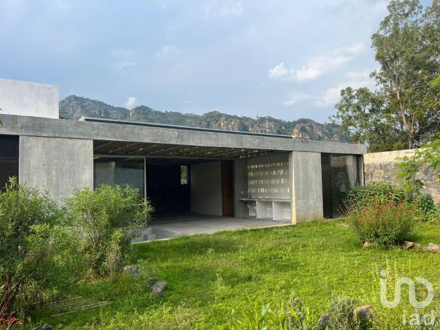 Renta de Casa en Tepoztlán, a 5 minutos del centro con vistas a las montañas