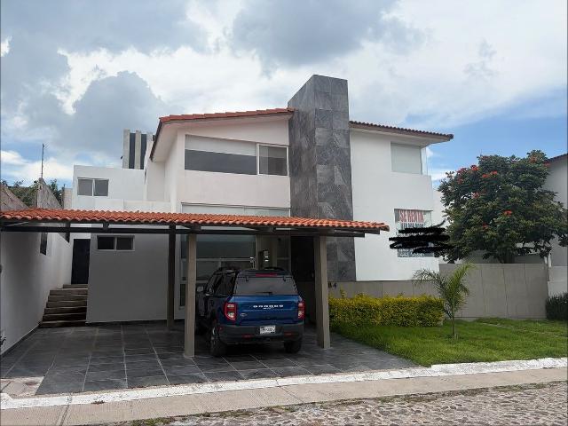 RENTA DE CASA EN VISTA REAL. 3.3