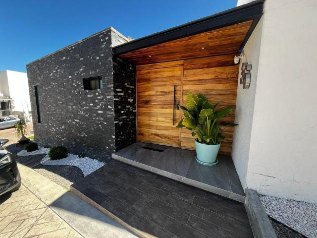 RENTA DE CASA EN VISTA REAL, EXTRAORDINARIA RESIDENCIA DE UN PISO