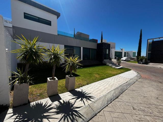 RENTA DE CASA EN VISTA REAL, EXTRAORDINARIA RESIDENCIA DE UN PISO