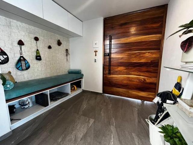 RENTA DE CASA EN VISTA REAL, EXTRAORDINARIA RESIDENCIA DE UN PISO