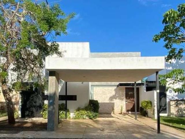 Renta de casa en zona premium Conkal merida Yucatan