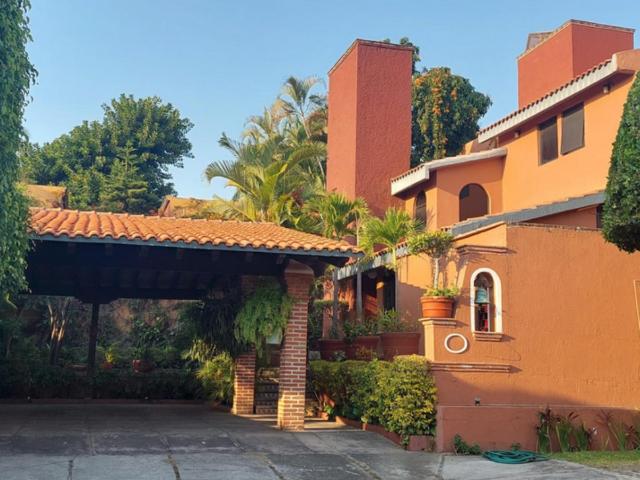 RENTA de CASA Fraccionamiento con cancha de tennis, albera y aréas verdes