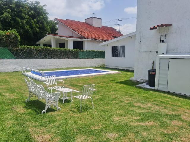 Renta de Casa Lomas de Cocoyoc con Alberca Climatizada