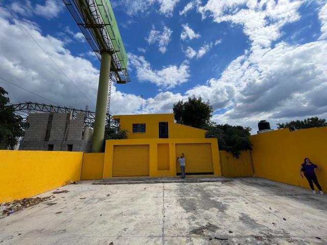 Renta de Casa para Negocios en Perif?rico Norte de 4 Habitaciones
