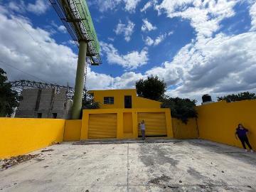 Renta de Casa para Negocios en Periférico Norte de 4 Habitaciones