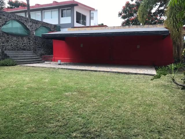 RENTA CASA REMOZADA EN ESQUINA PARA VIVIR O NEGOCIOS O AMBOS, SOBRE AVENIDA, LA PRADERA, NORTE