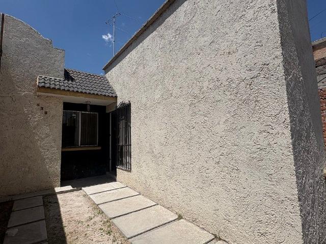 RENTA DE CASA SEMI AMUEBLADA EN CASA BLANCA