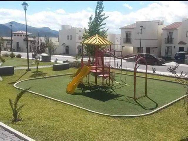 RENTA DE CASA TOTALMENTE AMUEBLADA EN FRACC SANTA LUCIA ZONA RELIZ