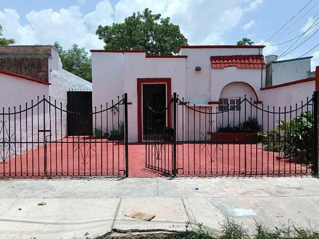 Renta de casa 2 recámaras, estudio y 2 baños completos, en el poniente de Mérida