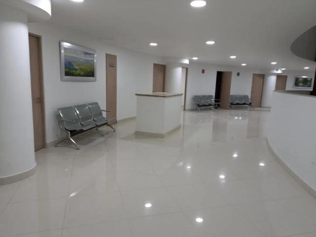 RENTA DE CONSULTORIO EN EDIFICIO MOSCATI, JURIQUILLA, QRO