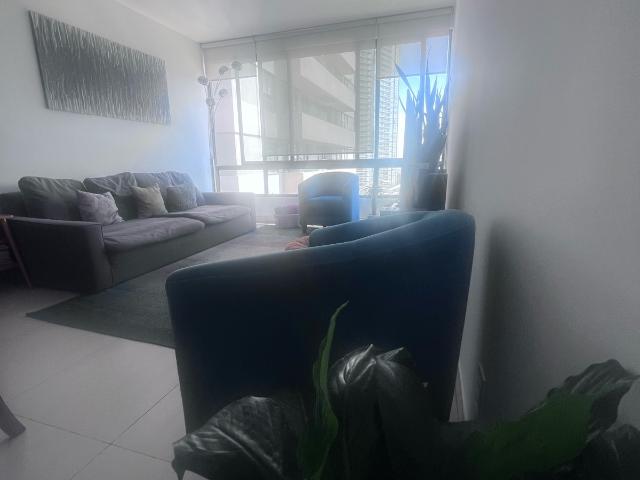 Renta de departamento con 3 rec?maras y cuarto de servicio en Bosque Real