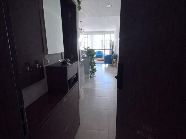 Renta de departamento con 3 rec?maras y cuarto de servicio en Bosque Real
