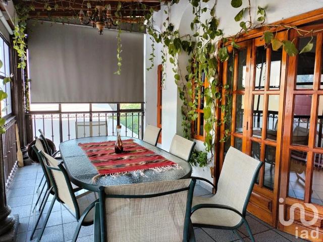 RENTA DE DEPARTAMENTO EN EL CENTRO DE CUERNAVACA A TRES CUADRAS DE LA PLAZA DE ARMAS. DV 35SZB