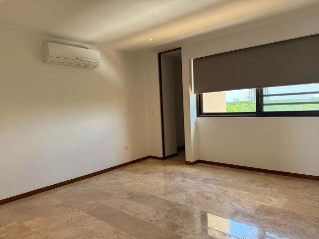 Renta de departamento en Temozón norte 3 habitaciones y 4 baños 1/2