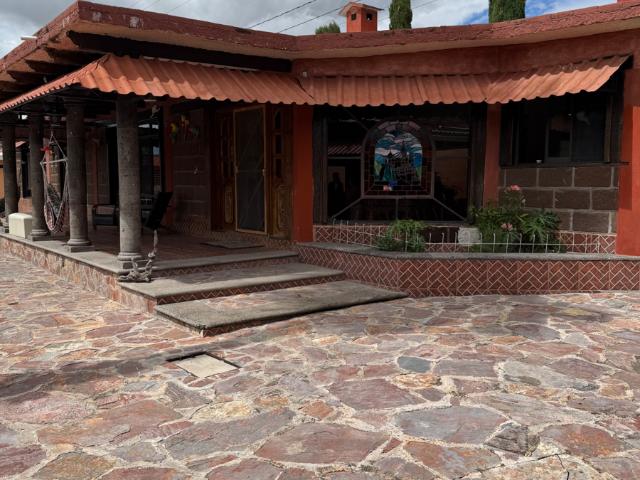 Renta de espaciosa finca con servicios en El Zorrillo, Huimilpan