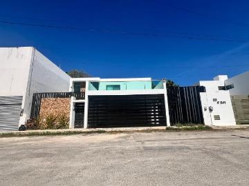 Renta de Hermosa Casa en Sodzil Norte