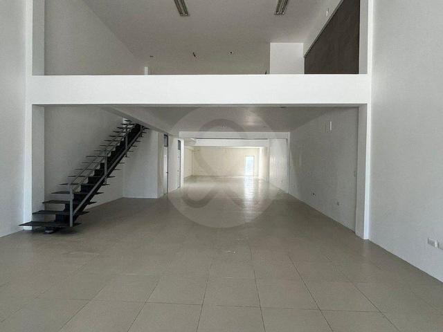 Renta de Local Comercial con Mezzanine con Ba?os a Pie de carretera