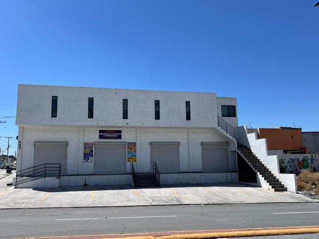 RENTA de local comercial con excelente ubicación en Blvd del valle en Ramos Arizpe