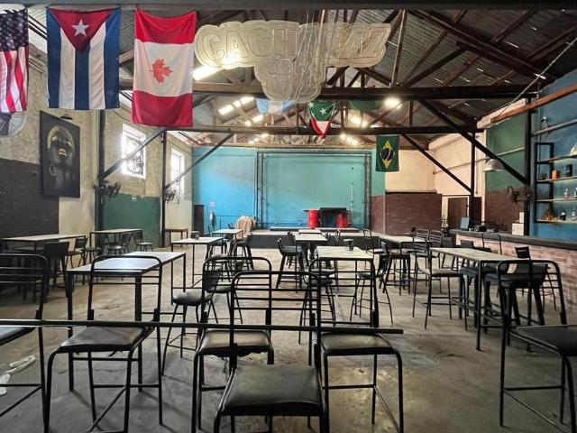 Renta de Local Comercial a una esquina de la plancha