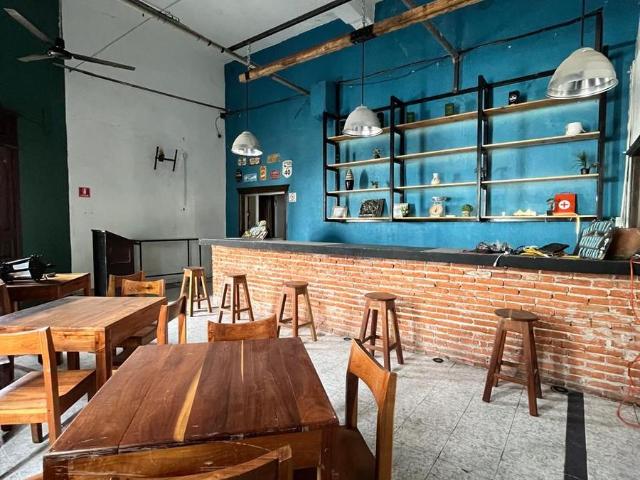 Renta de Local Comercial a una esquina de la plancha