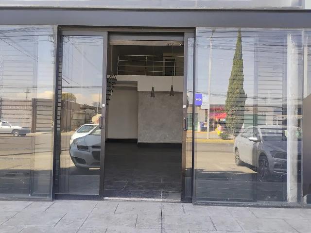 Renta de Local Comercial doble Altura con Tapanco zona UVM