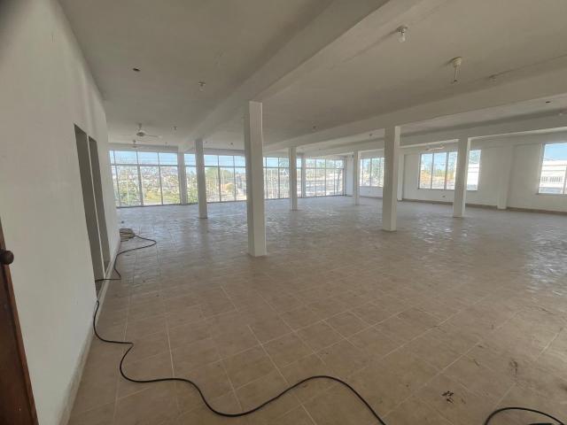 Renta de Local comercial de 222 m2 en Garc?a Gineres