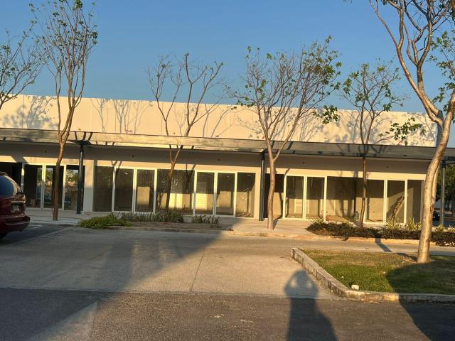 Renta de Local comercial dentro de Plaza en fraccionamiento Floresta