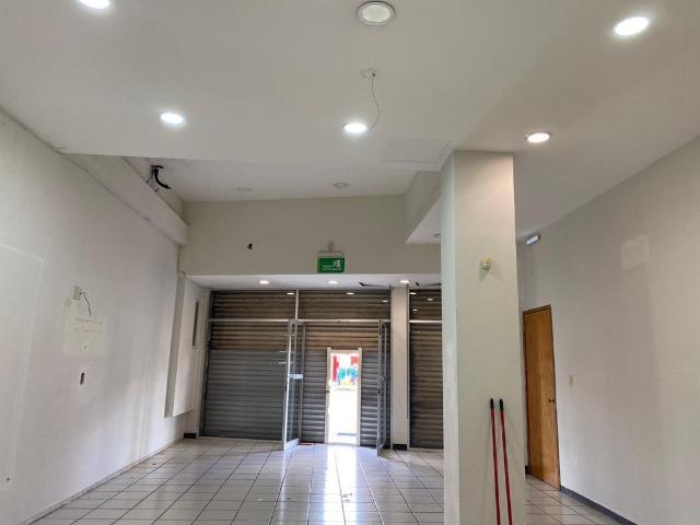 Renta de Local Comercial en Av. Principal 2 pisos