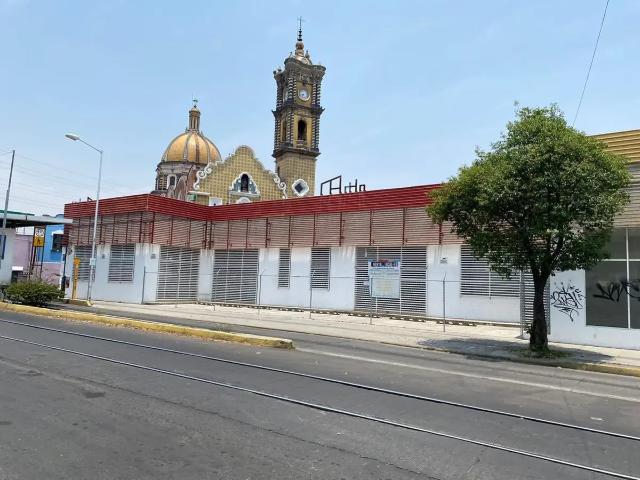 Renta de Local Comercial en esquina HEROES DE NACOZARI, colonia Santa María